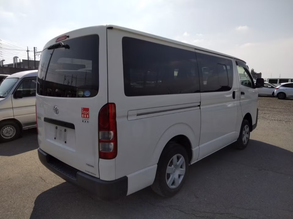 TOYOTA REGIUS ACE