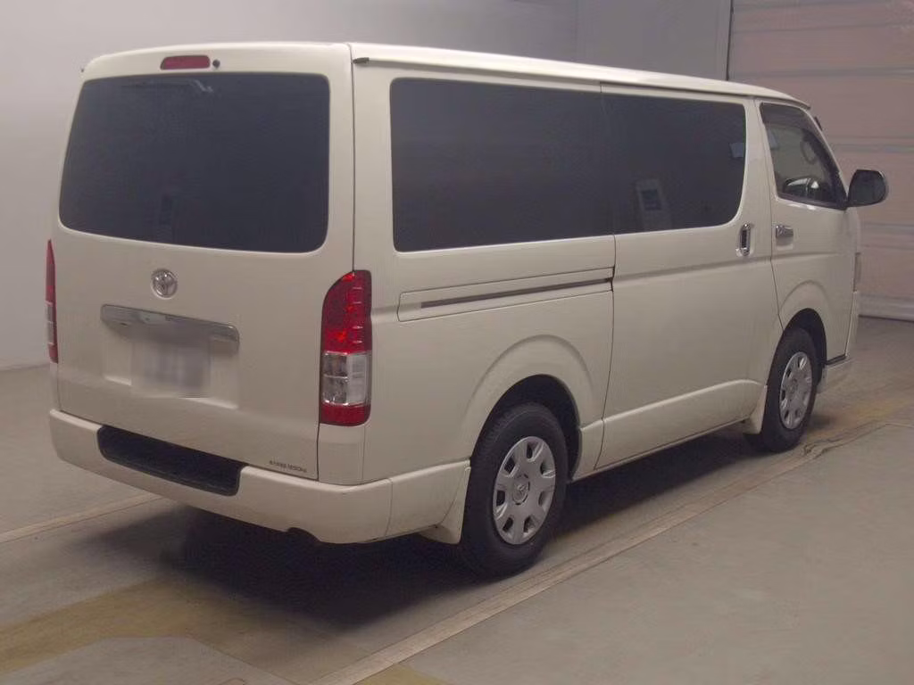 TOYOTA REGIUS ACE