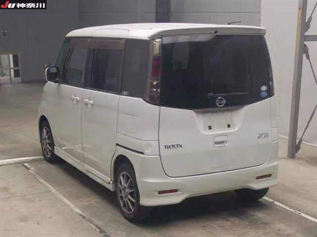 NISSAN ROOX