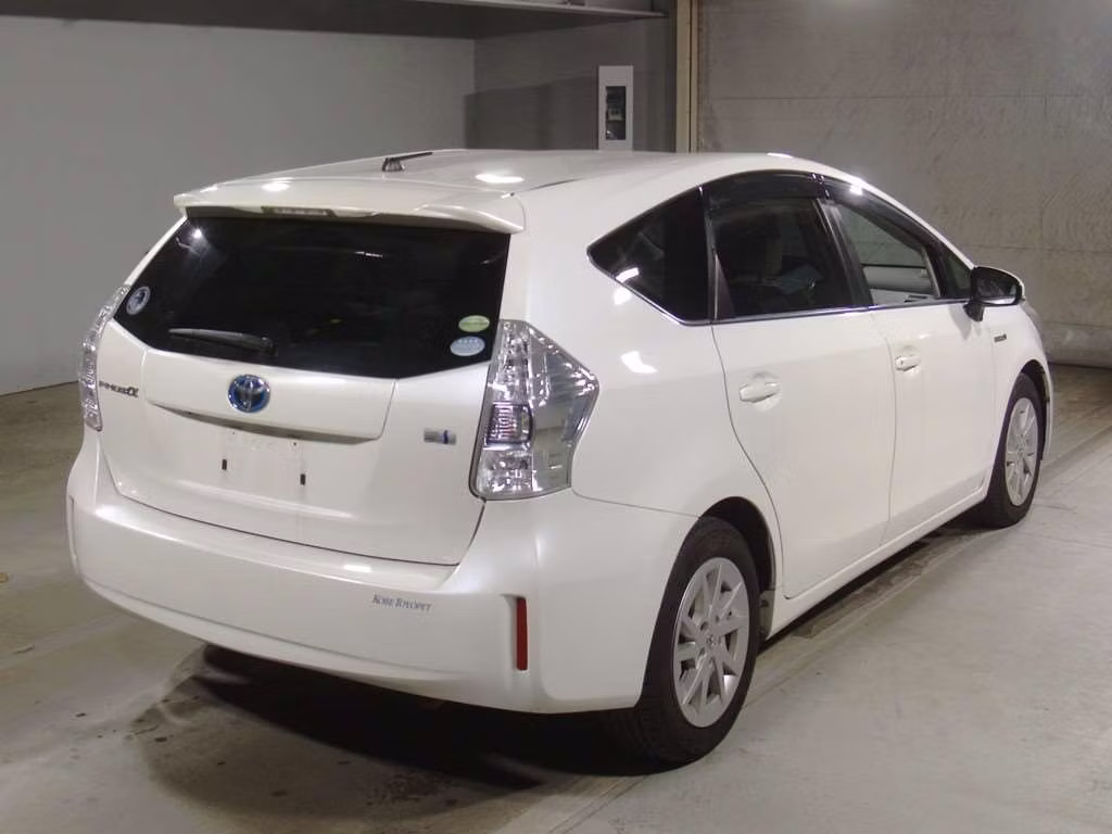 TOYOTA PRIUS ALPHA