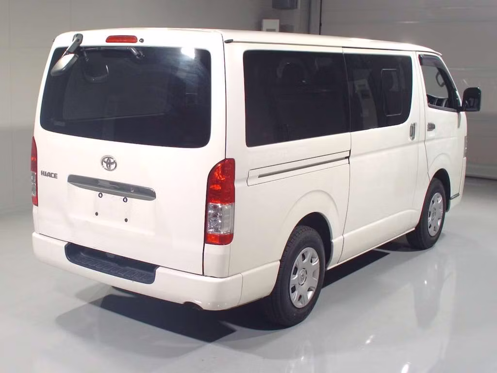 TOYOTA REGIUS ACE