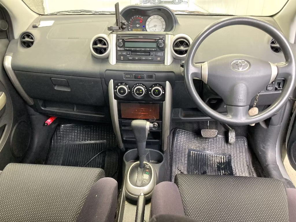 TOYOTA IST