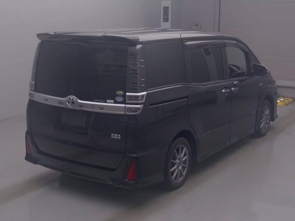 TOYOTA VOXY