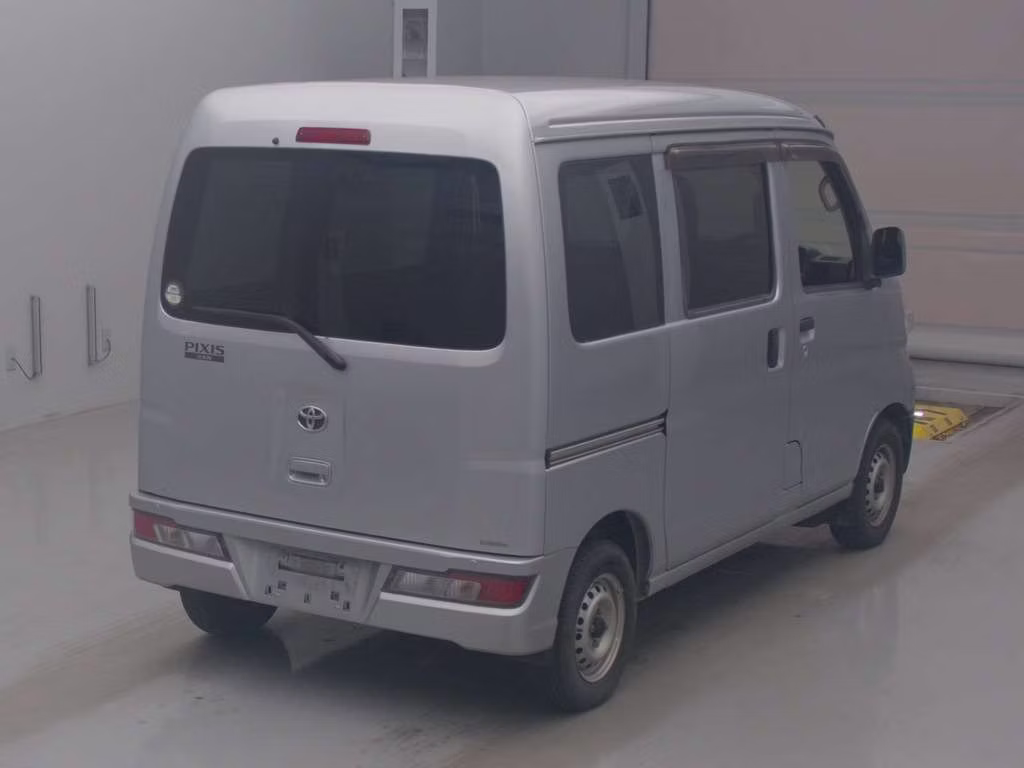 TOYOTA PIXIS VAN