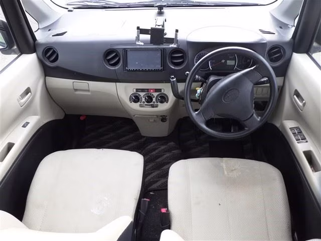 SUBARU LUCRA