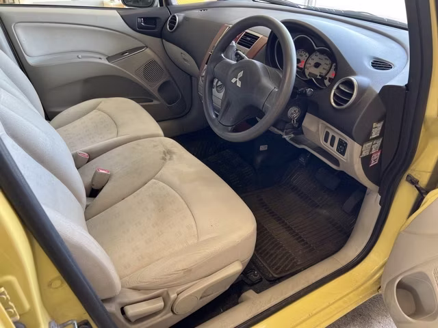MITSUBISHI COLT