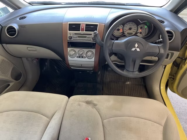 MITSUBISHI COLT
