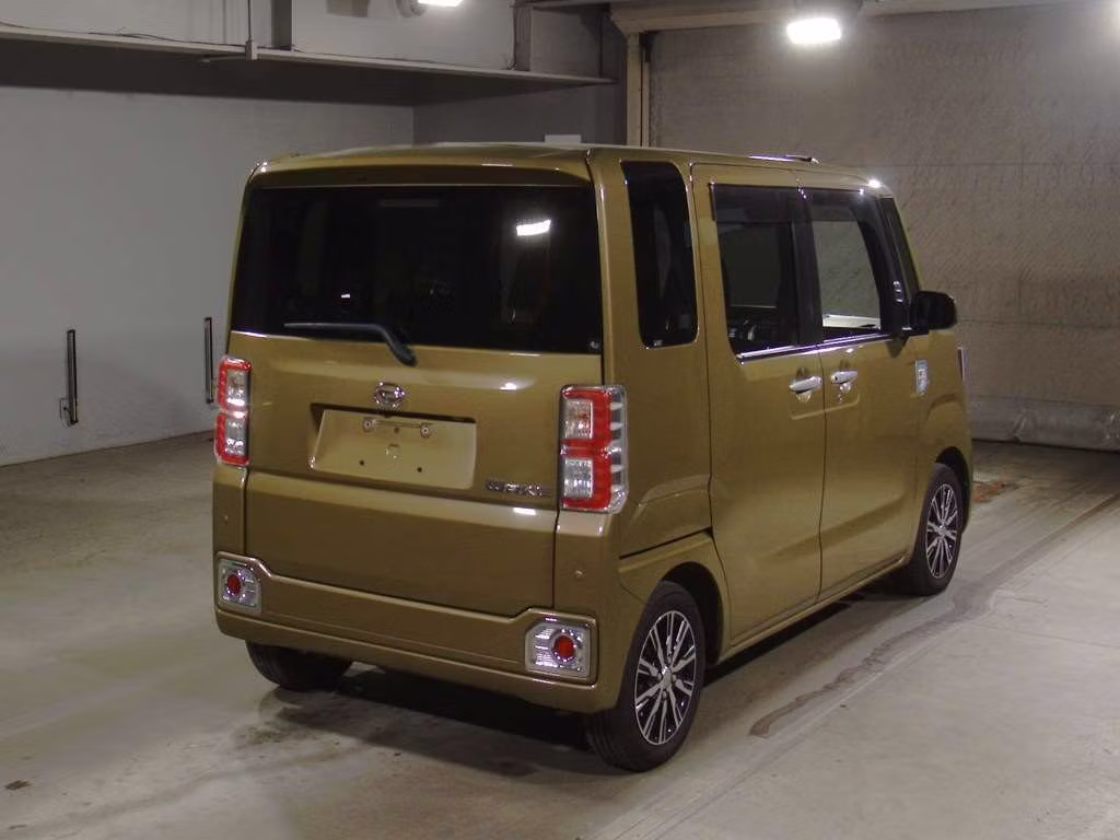 DAIHATSU WAKE