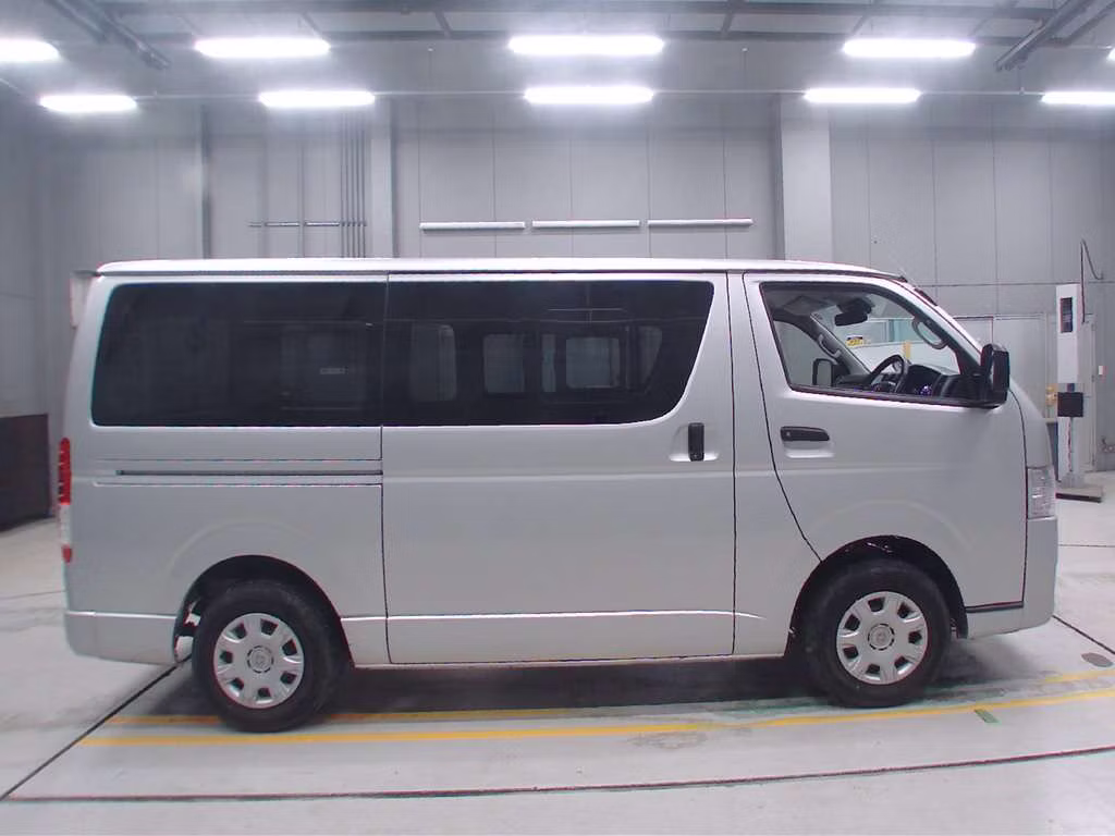 TOYOTA REGIUS ACE