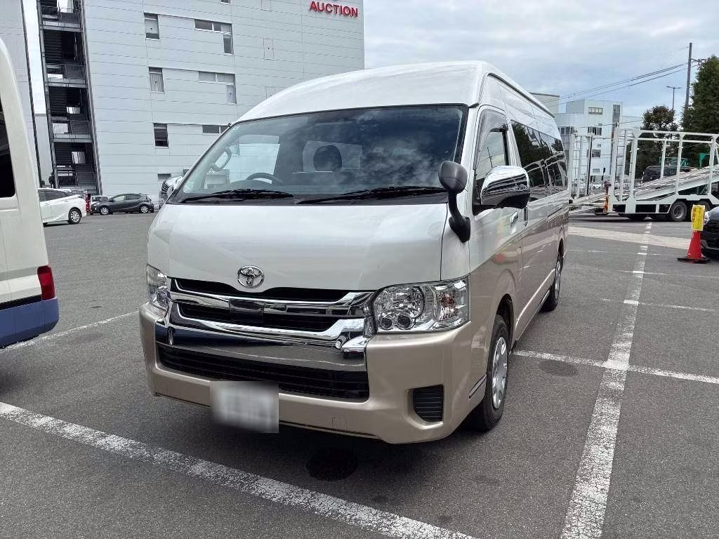 TOYOTA HIACE