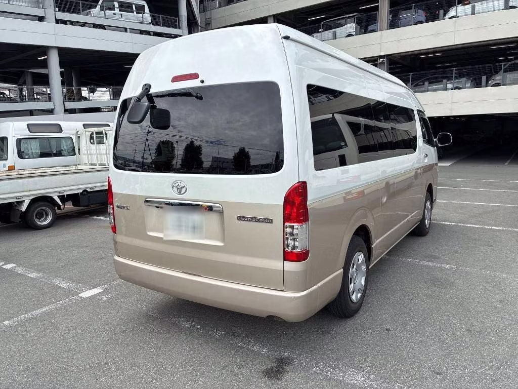 TOYOTA HIACE