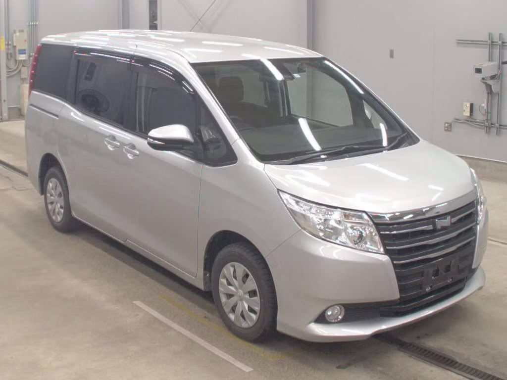 TOYOTA NOAH