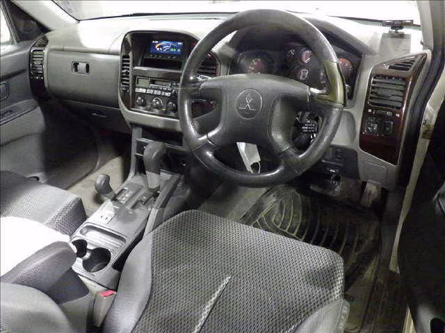 MITSUBISHI PAJERO