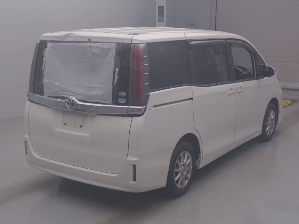 TOYOTA NOAH