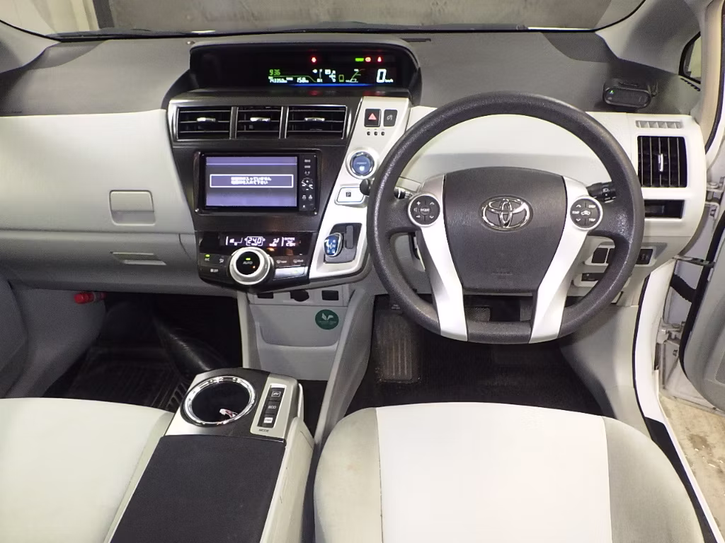 TOYOTA PRIUS ALPHA