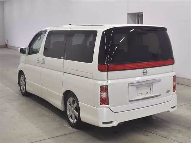 NISSAN ELGRAND
