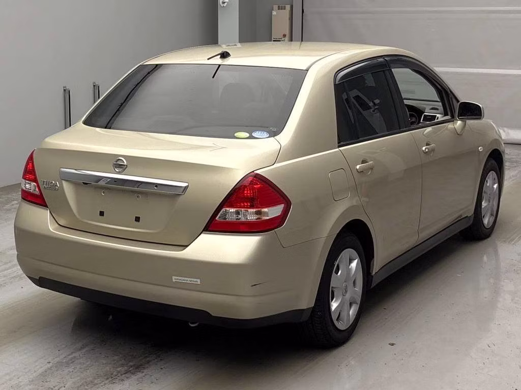 NISSAN TIIDA LATIO