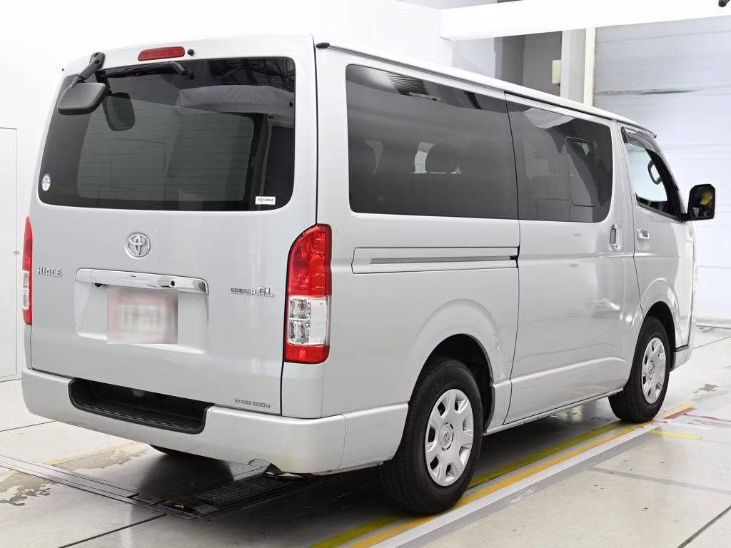 TOYOTA REGIUS ACE