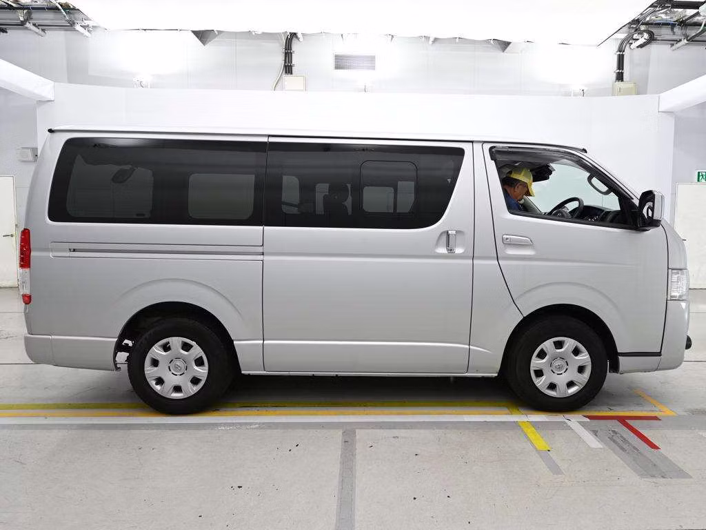 TOYOTA REGIUS ACE