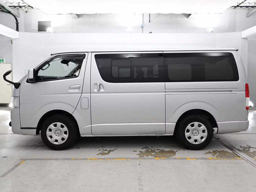 TOYOTA REGIUS ACE