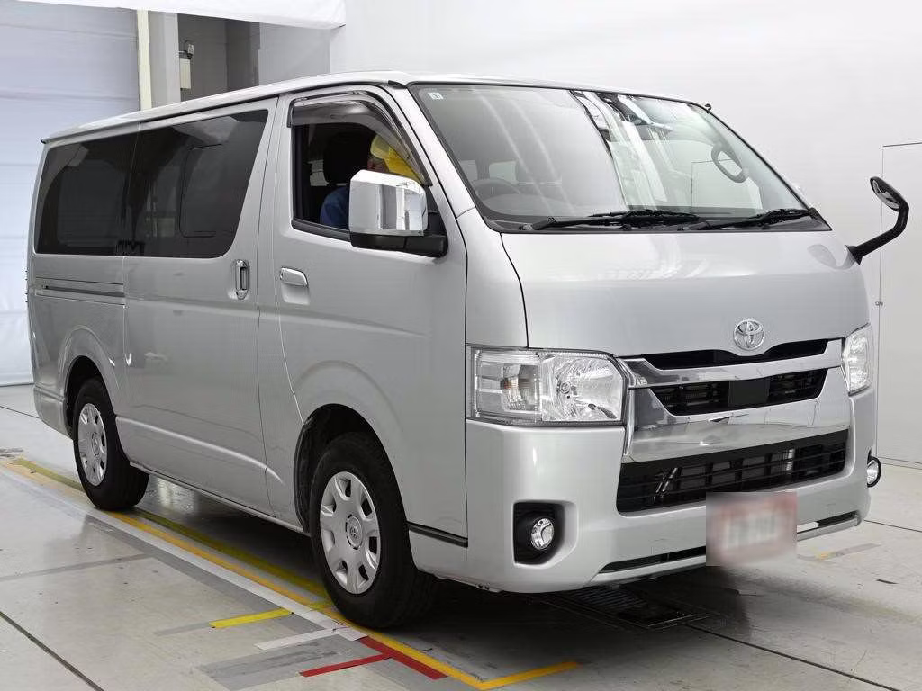 TOYOTA REGIUS ACE