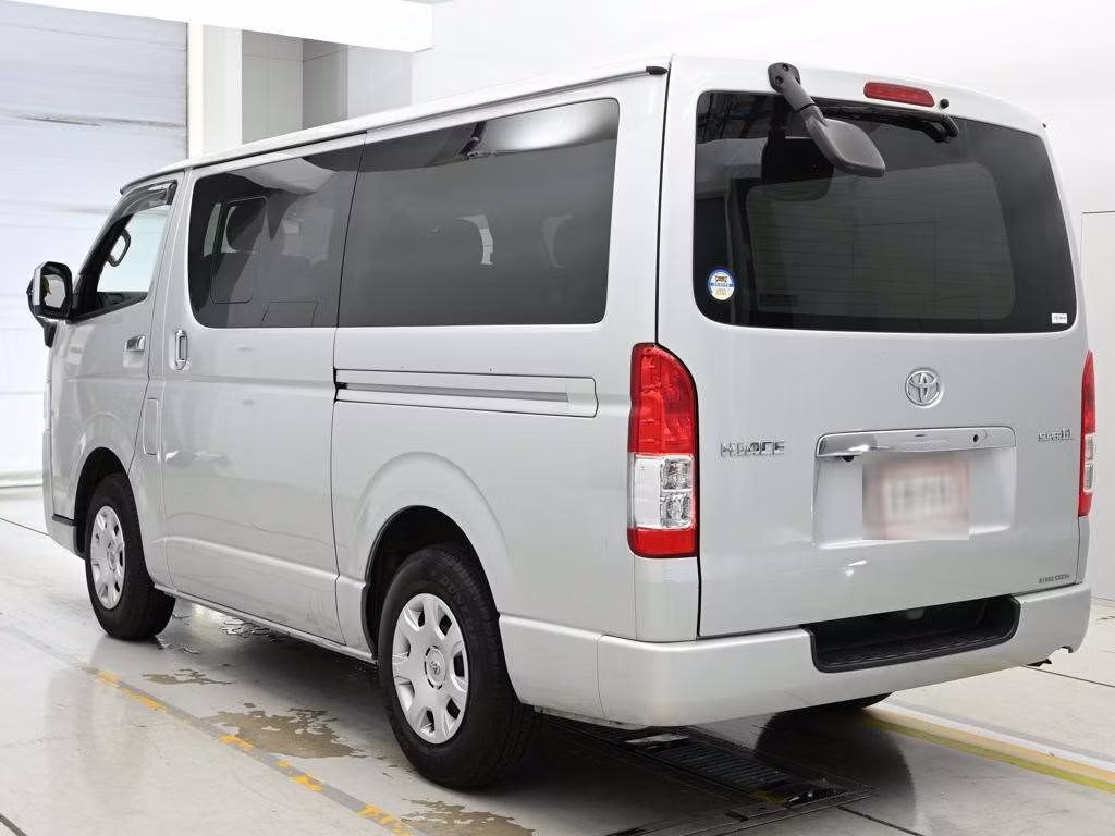 TOYOTA REGIUS ACE