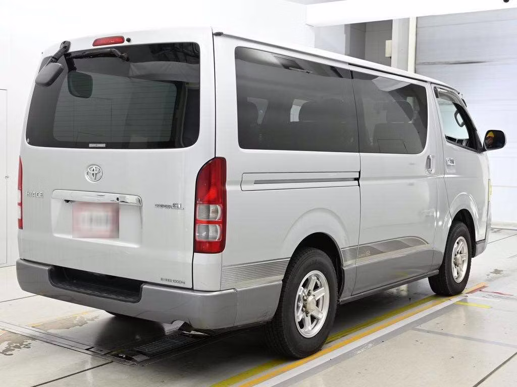TOYOTA REGIUS ACE
