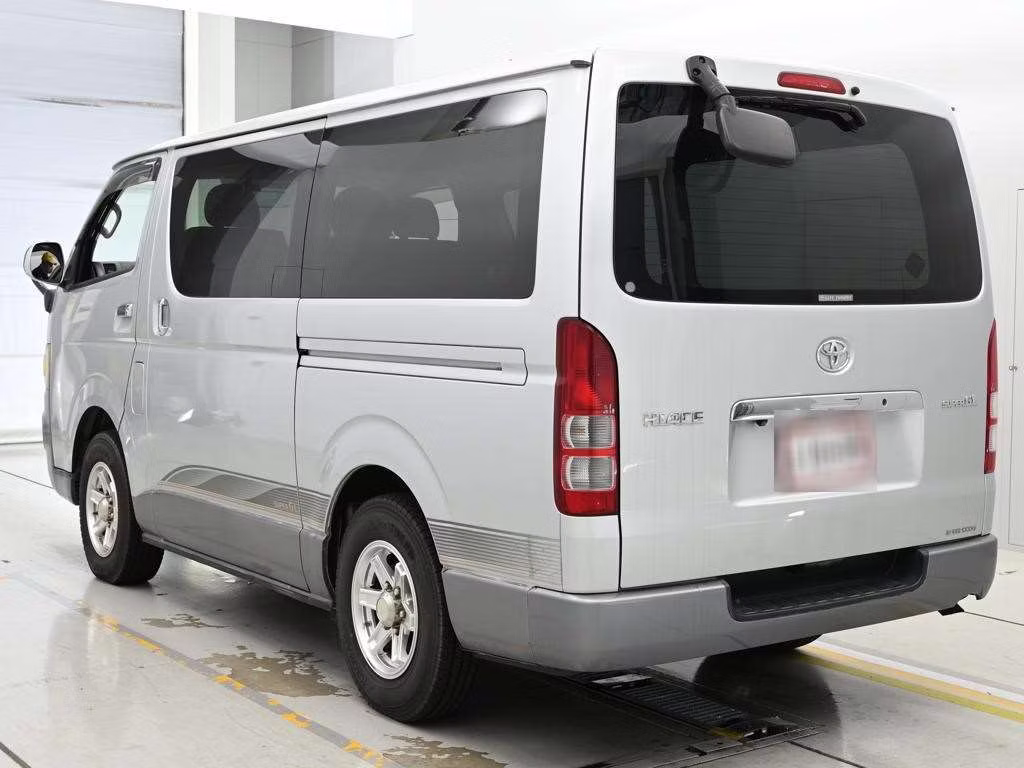 TOYOTA REGIUS ACE