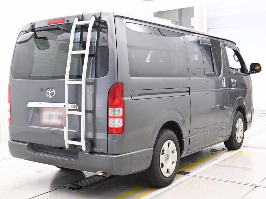 TOYOTA REGIUS ACE