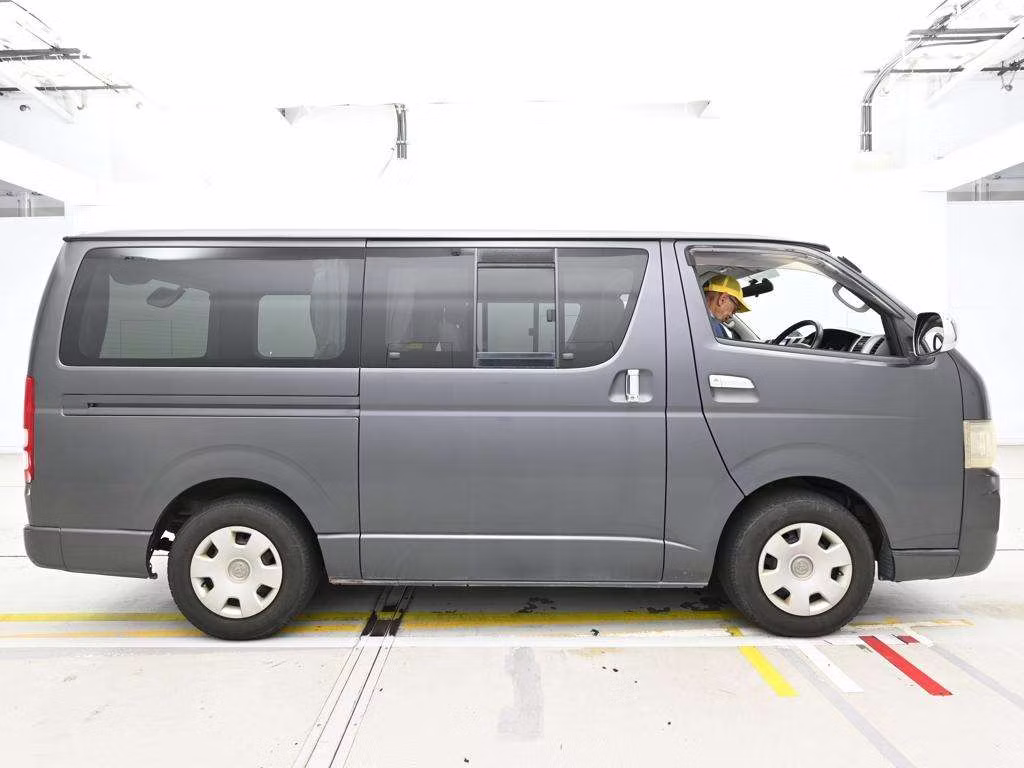TOYOTA REGIUS ACE