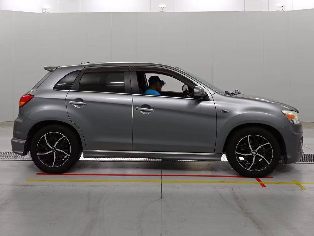 MITSUBISHI RVR