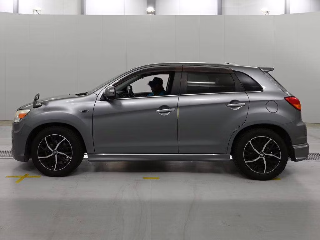 MITSUBISHI RVR