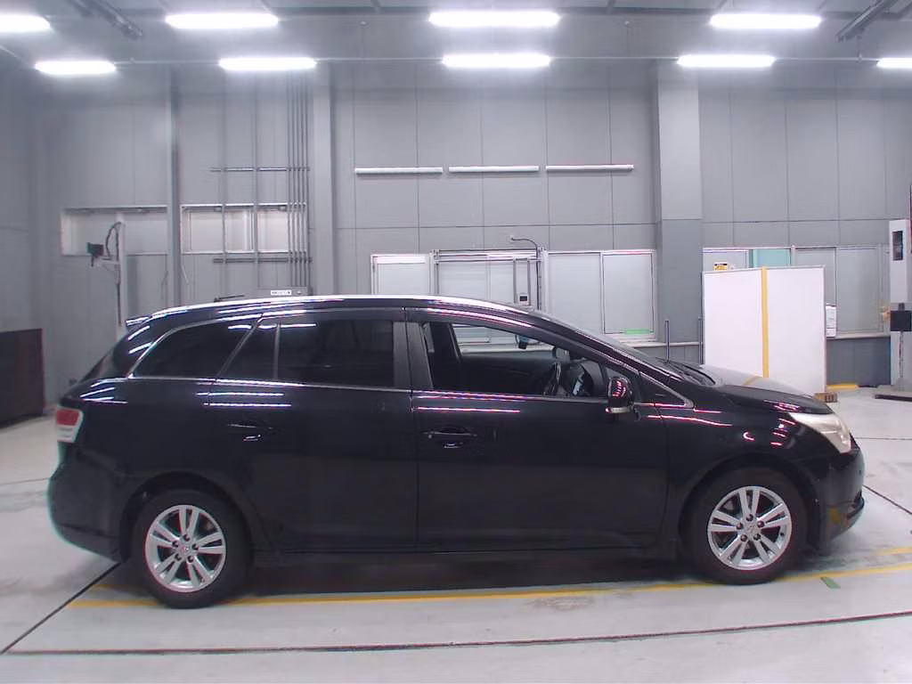 TOYOTA AVENSIS