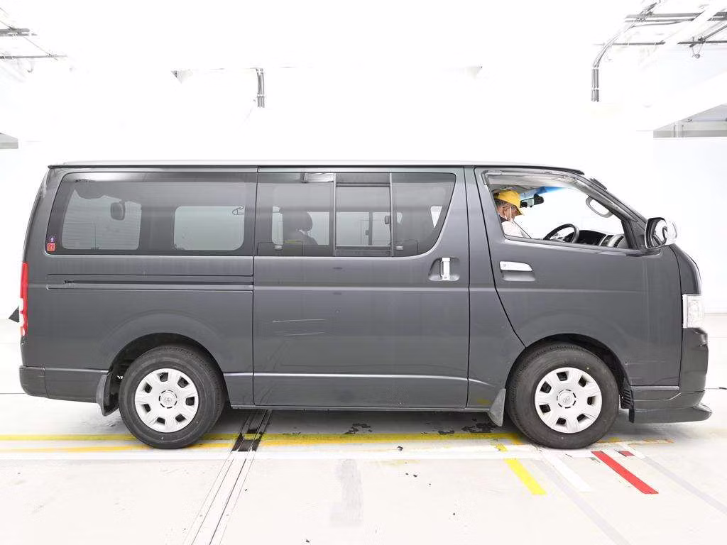 TOYOTA REGIUS ACE