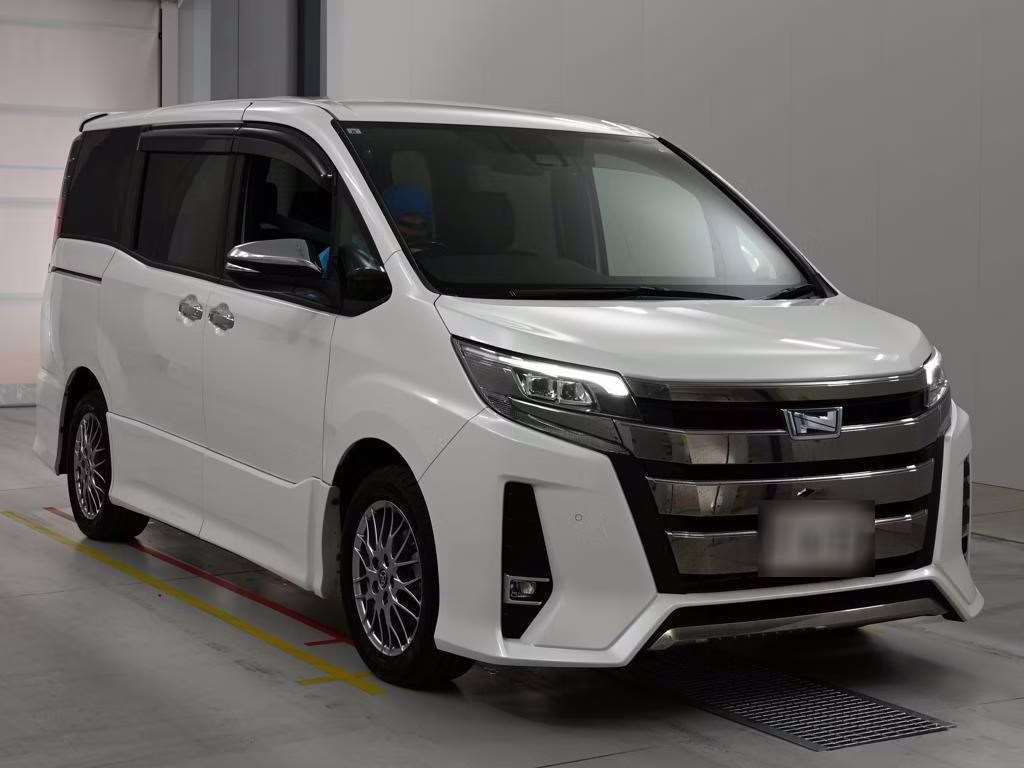 TOYOTA NOAH