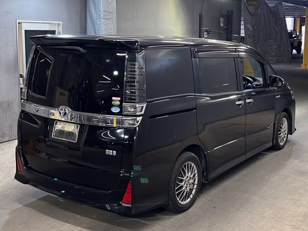 TOYOTA VOXY
