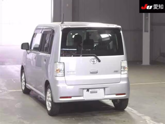 TOYOTA PIXIS SPACE