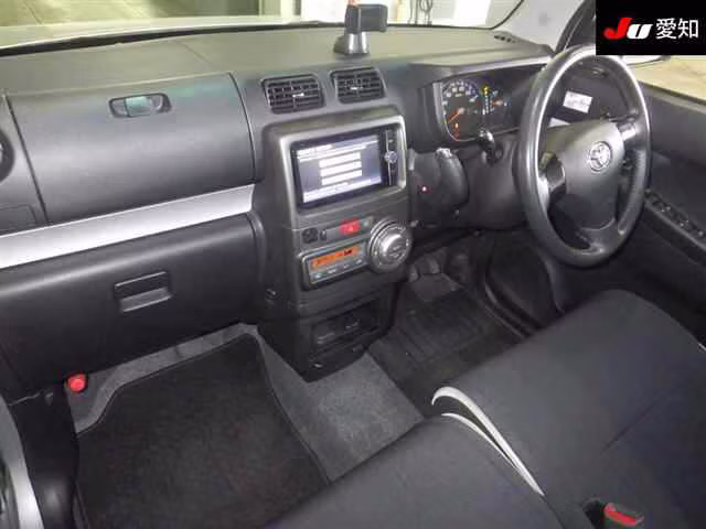TOYOTA PIXIS SPACE