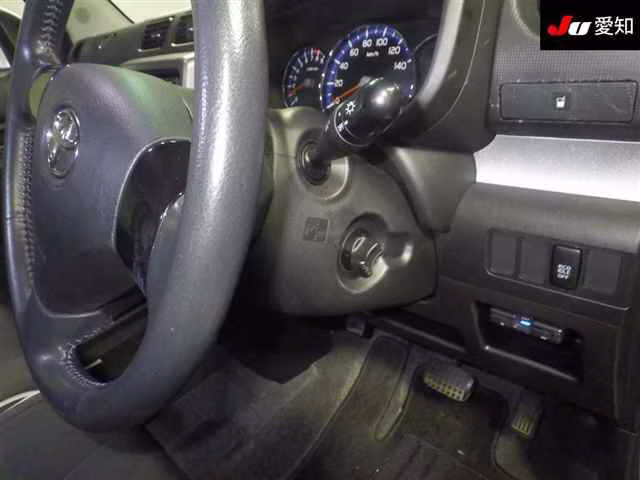 TOYOTA PIXIS SPACE