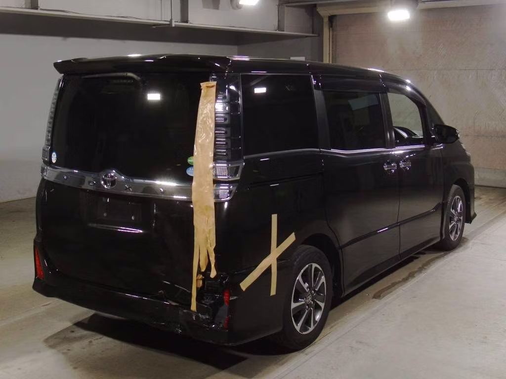 TOYOTA VOXY