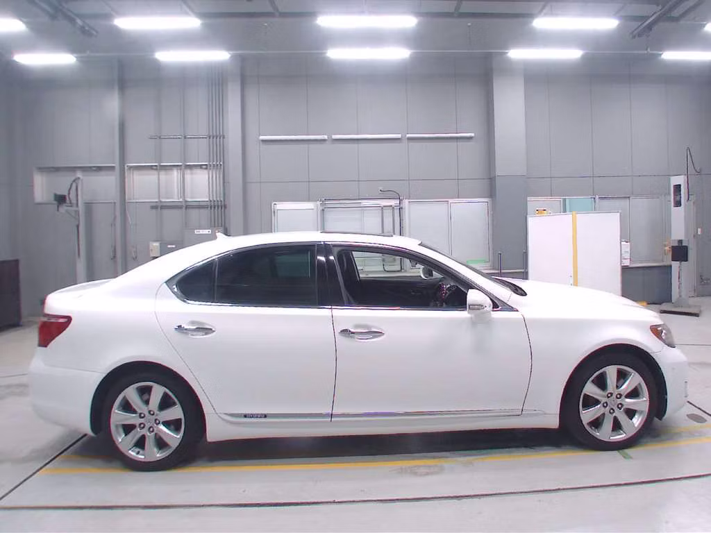 LEXUS LS600H