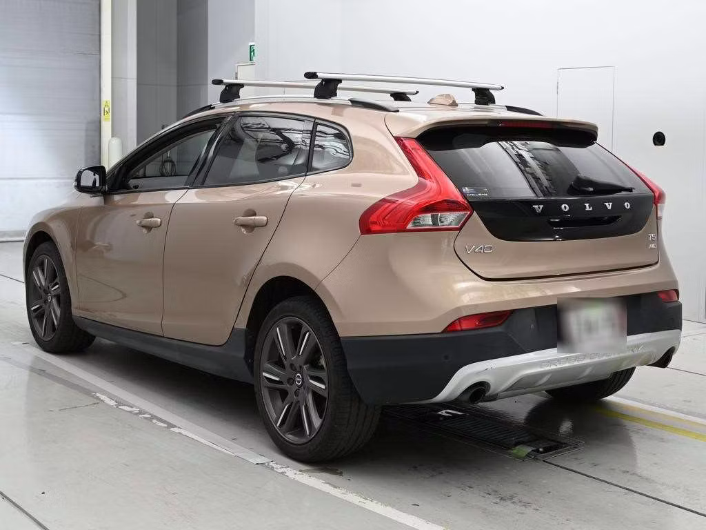 VOLVO V40