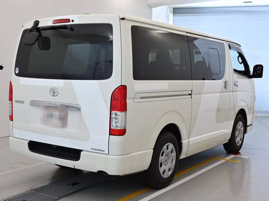 TOYOTA REGIUS ACE