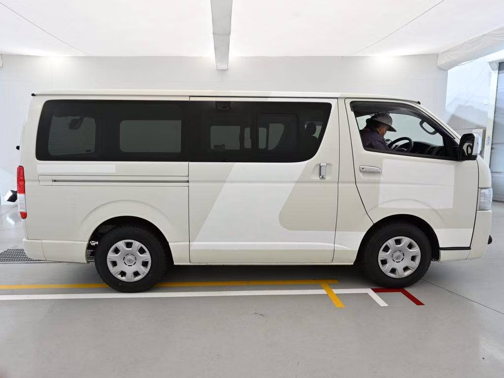 TOYOTA REGIUS ACE