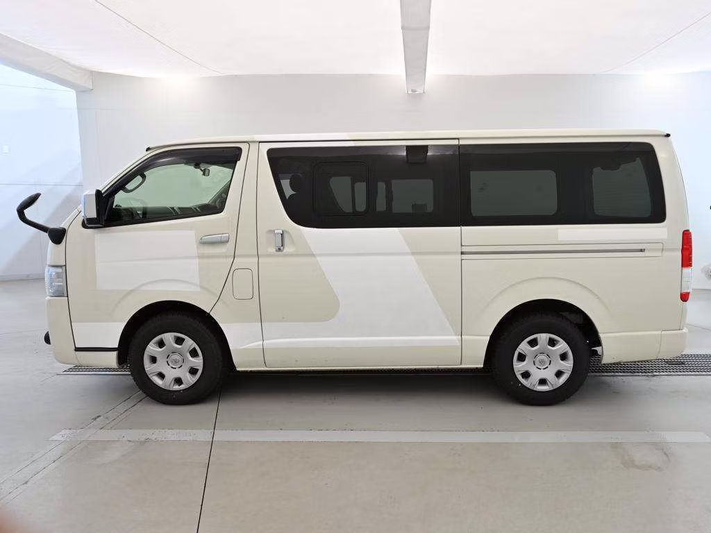 TOYOTA REGIUS ACE