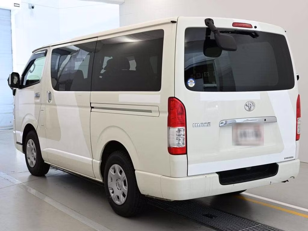 TOYOTA REGIUS ACE