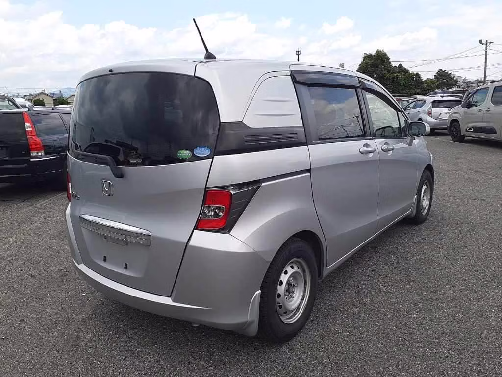 HONDA FREED SPIKE