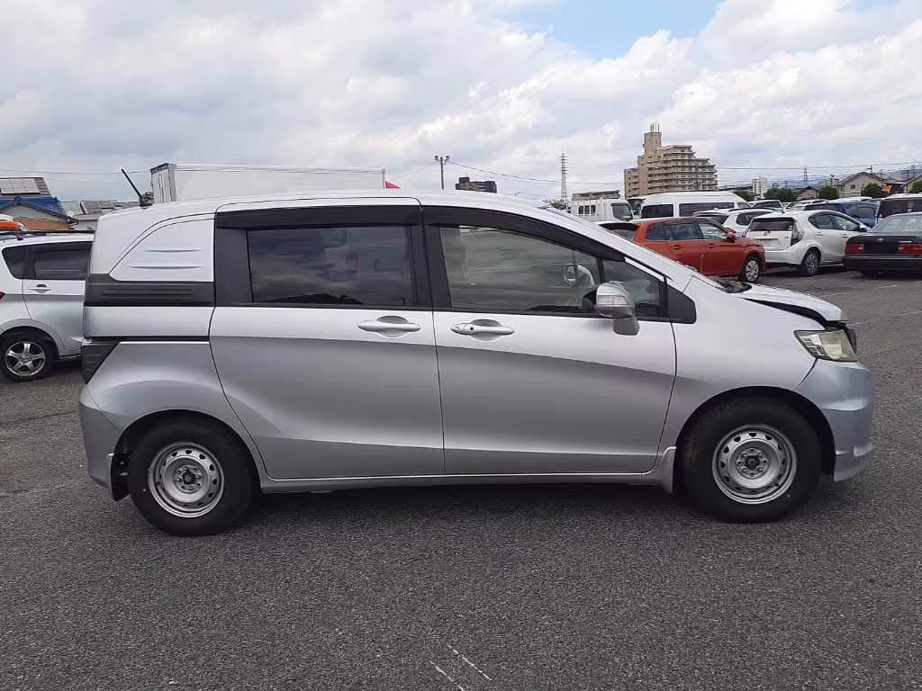 HONDA FREED SPIKE