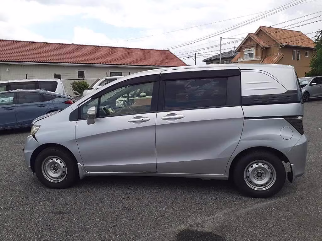 HONDA FREED SPIKE