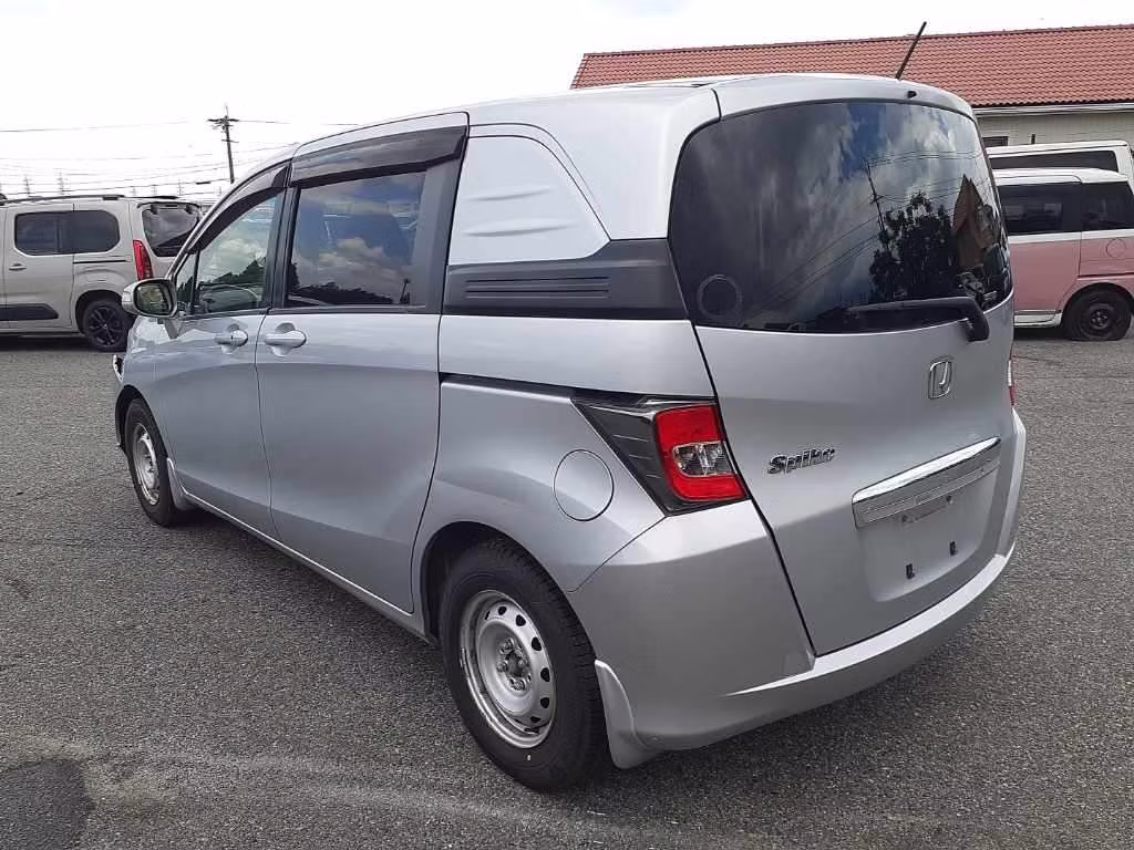 HONDA FREED SPIKE